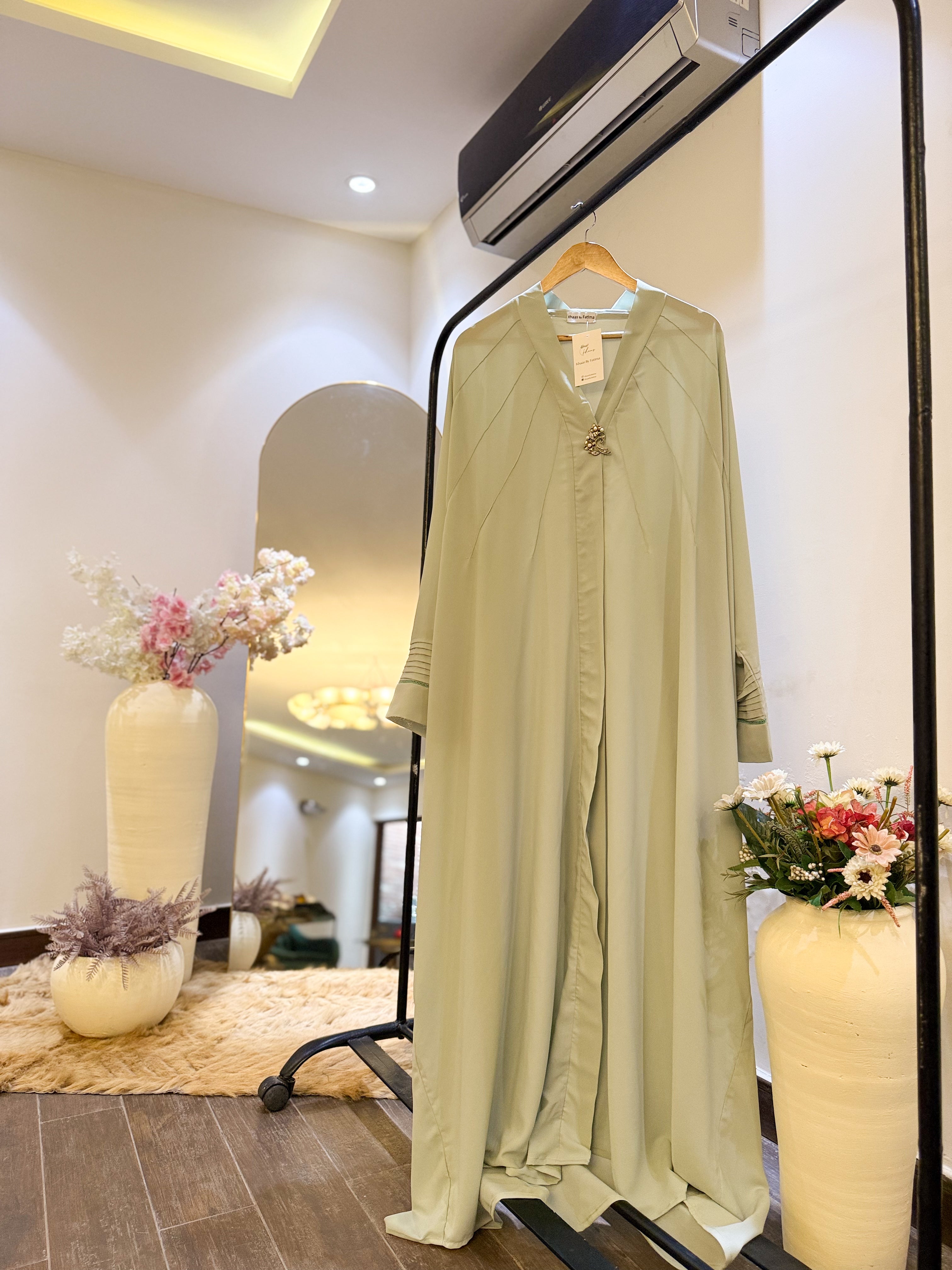 "Hayaa" Mint Abaya